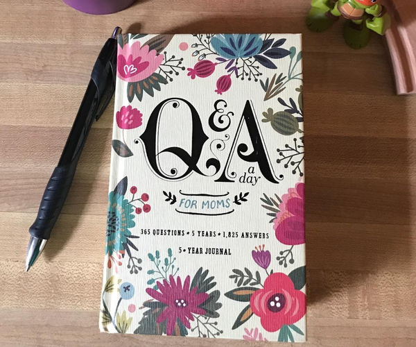 Q&A A Day For Moms 5-Year Journal