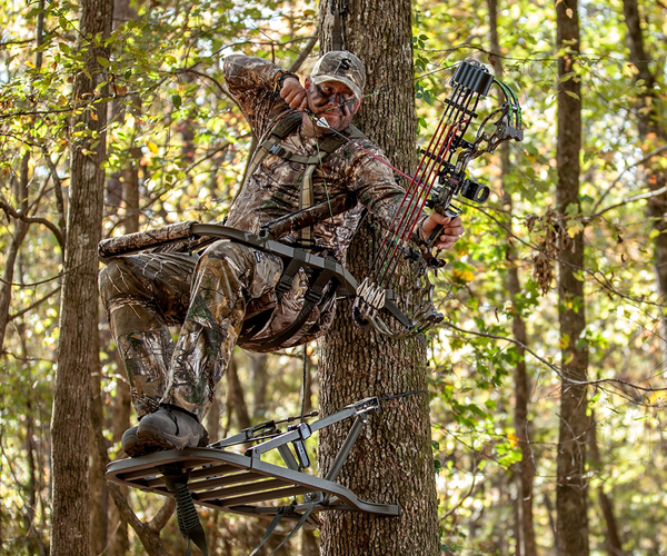 Summit Tree Stand in Mossy Oak