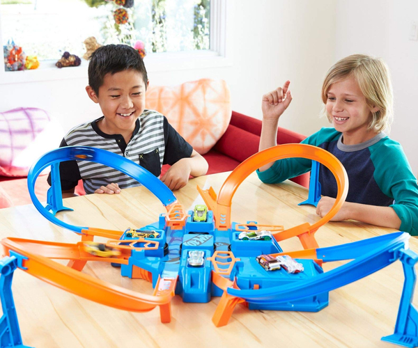 Hot Wheels Criss Cross Crash Track Set