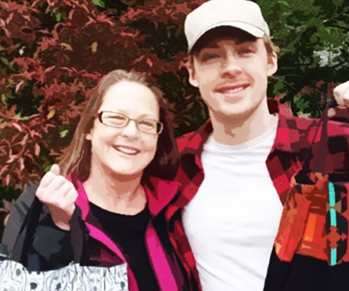 100+ Amazing Gifts For Your Boyfriend's Mom That'll Make Her Love You Even More