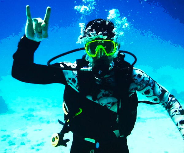 27 Highly Recommended Gifts For Scuba Divers That Will Actually Improve Their Diving Experience