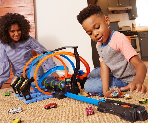 Hot Wheels Corkscrew Crash Track