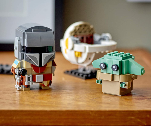 The Mandalorian and Baby Yoda Brickheadz Lego Kit