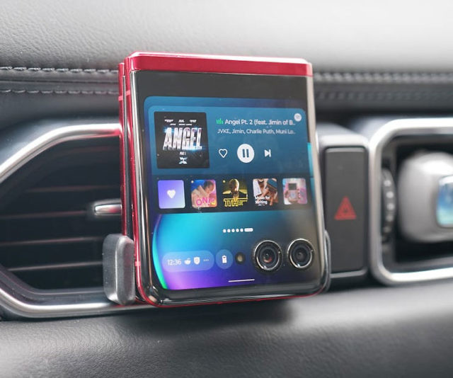 2023 Motorola Razr Plus