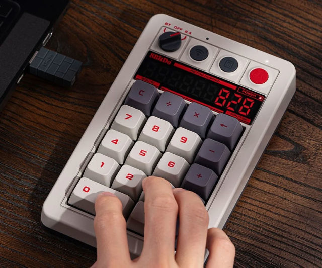8BitDo Retro 18 Mechanical Numpad