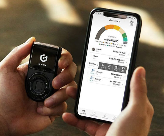 D’Cent Biometric Cryptocurrency Wallet