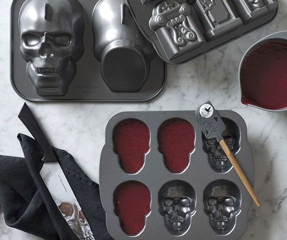 Haunted Skull Cakelet Pan