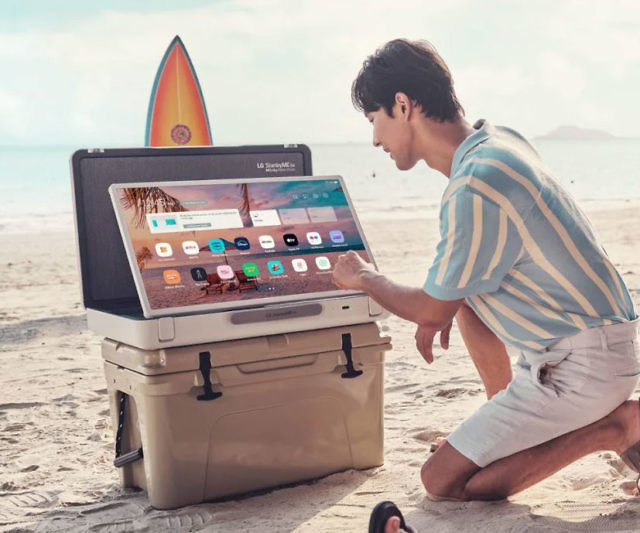 LG StandbyMe Briefcase TV