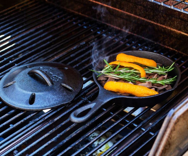 Lodge Cast Iron Smoker Skillet