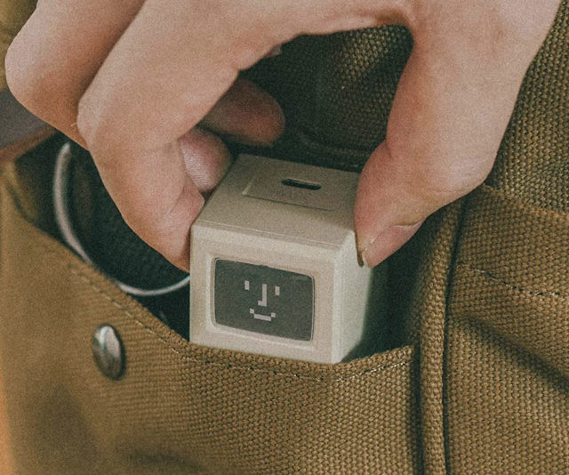 Mini-Macintosh USB Charger