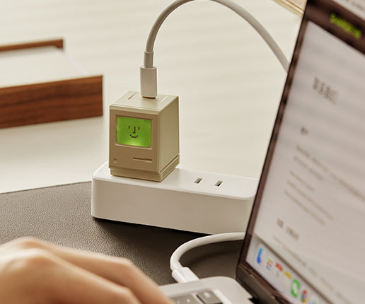 Mini-Macintosh USB Charger