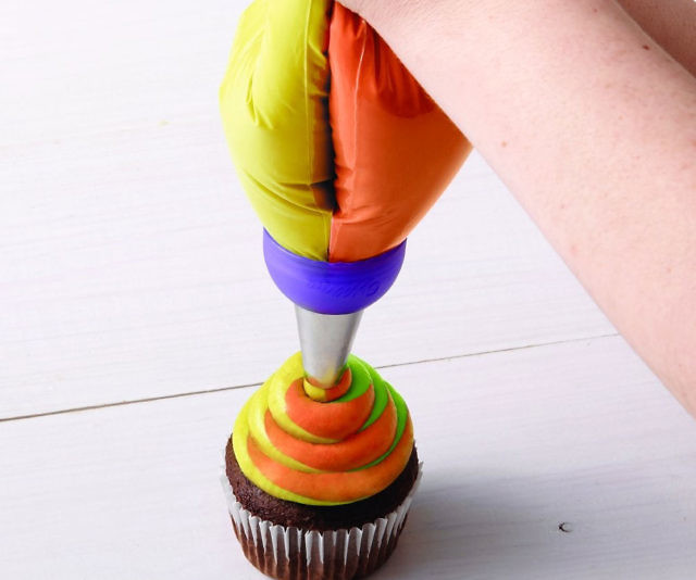 Multi-Color Swirl Icing Coupler