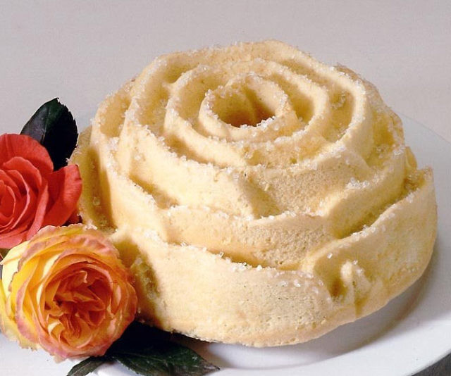 Rose Shaped Aluminum Bundt Pan