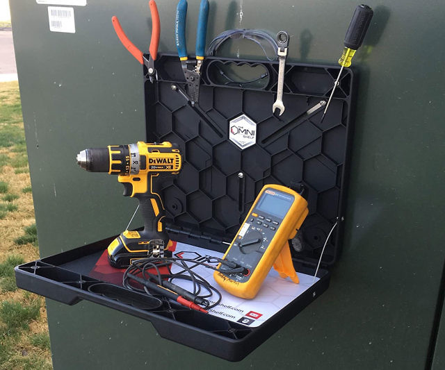 OmniShelf Magnetic Workstation