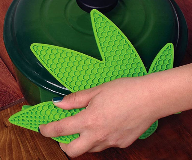 Pot Leaf Pot Holder