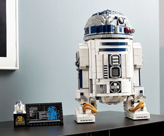 R2-D2 LEGO Set