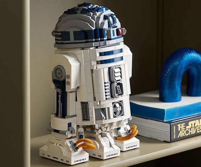 R2-D2 LEGO Set