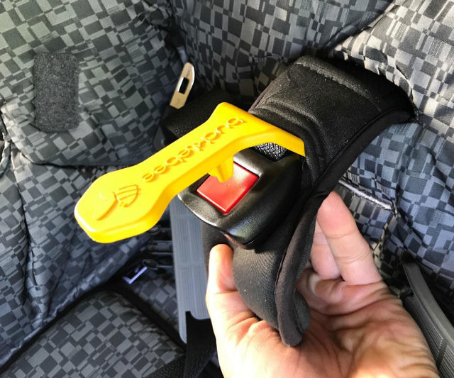 Easy Car Seat Buckle Release Aid