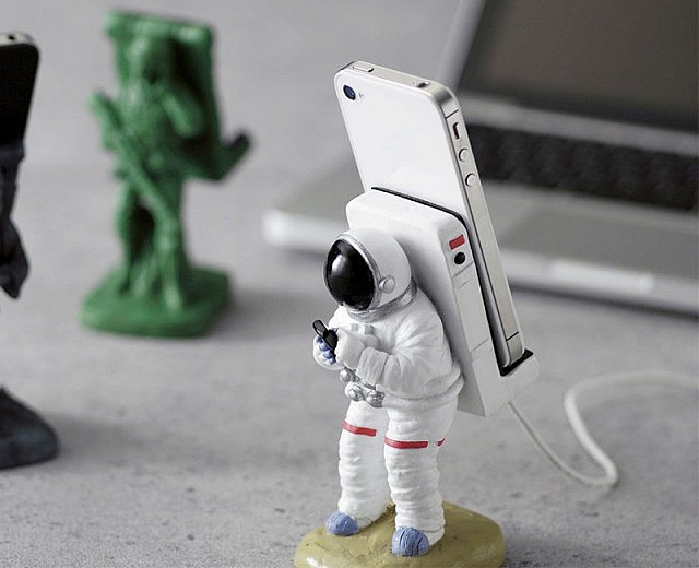 Astronaut Smartphone Mount