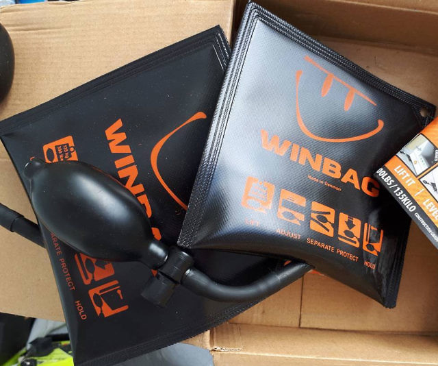 Inflatable Air Wedge Alignment Tool