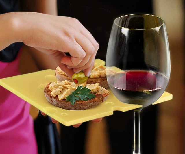 Wine Holding Party Plates