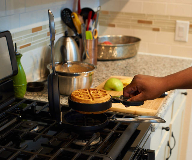 Wonderffle Stuffed Waffle Iron