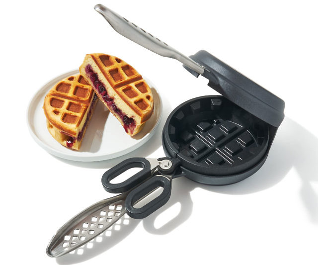 Wonderffle Stuffed Waffle Iron