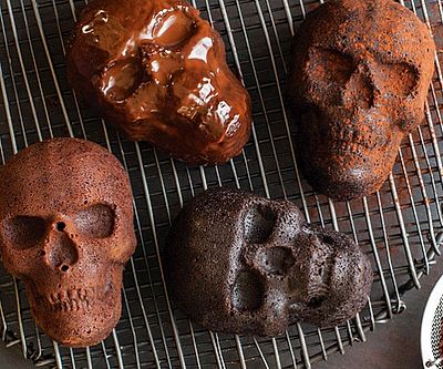 Haunted Skull Cakelet Pan