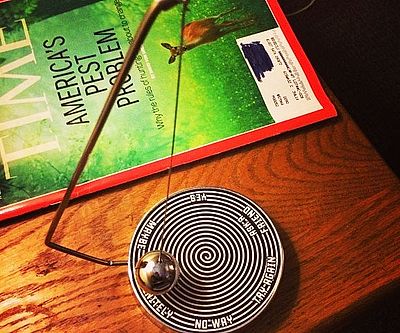 Magnetic Decision Maker